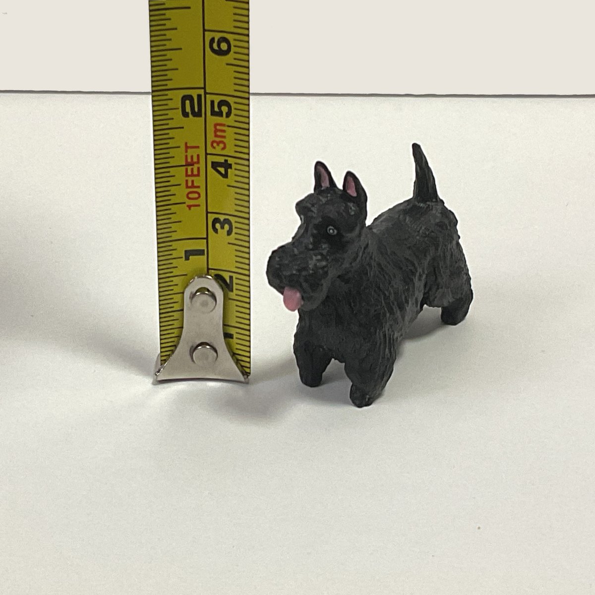 アンティーク　黒いスコティッシュテリア　フィギュリン ミニチュア犬フィギュア スコティッシュテリア 黒 樹脂製 ブラック 犬