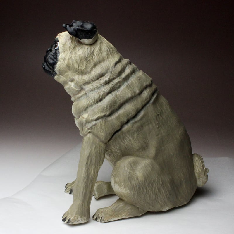 樹脂製 犬置物 パグ お座り フォーン 淡黄色 (白) | Haniibaaz