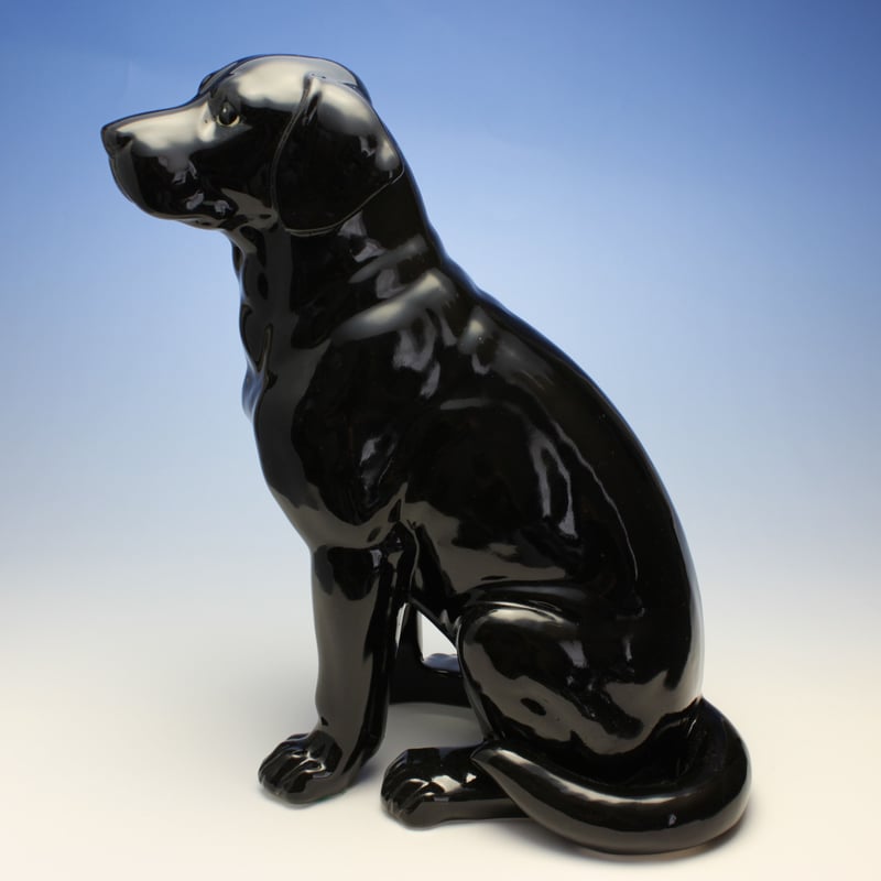 陶器犬置物 ブラック・ラブラドルレトリバー おすわり 大 | Haniibaaz