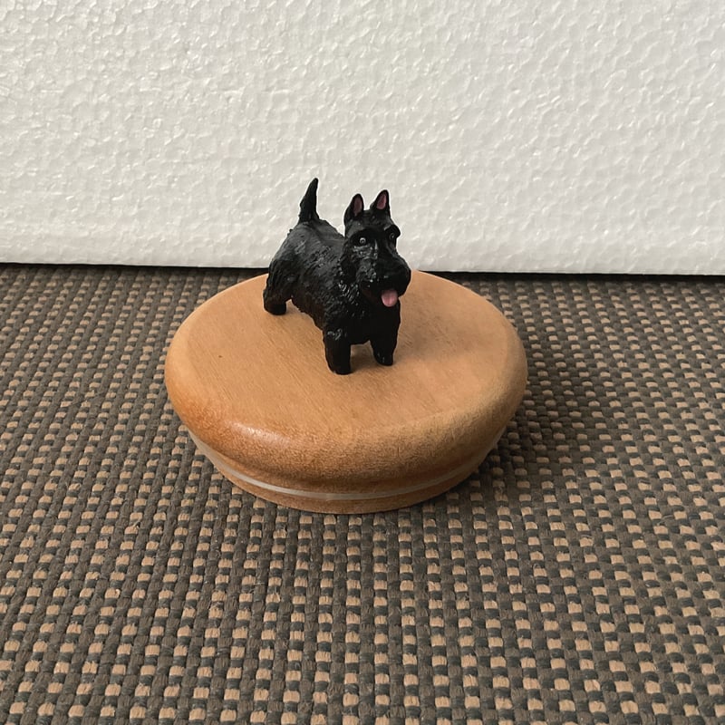 ミニチュア犬フィギュア スコティッシュテリア 黒 樹脂製 ブラック 犬