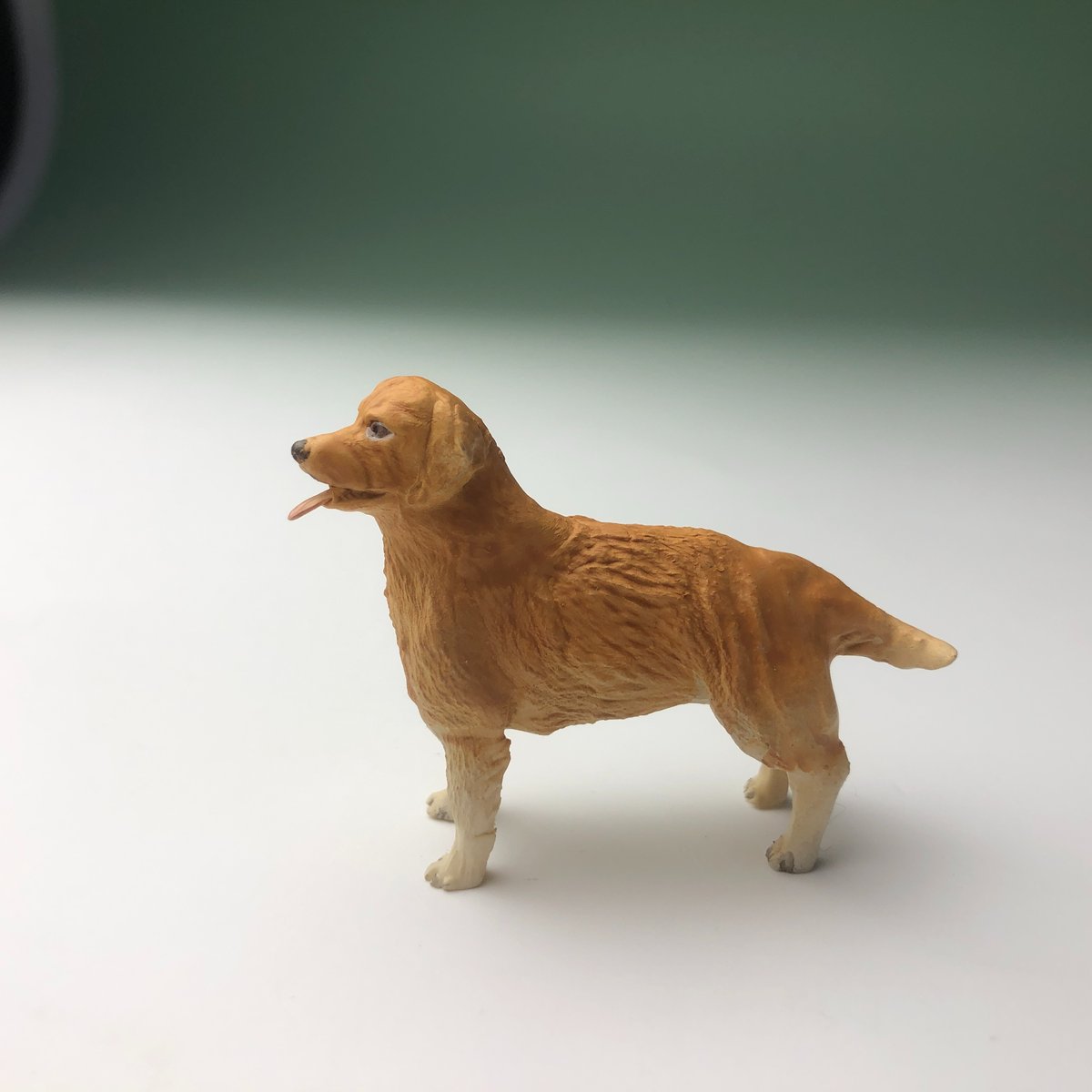 ミニチュア犬フィギュア ゴールデンレトリバー 樹脂製 犬置物 | Haniibaaz