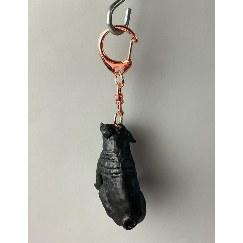 陶器製 犬 パグ置物 革 キーホルダー 陶器製 犬 パグ置物 革 キーホルダー