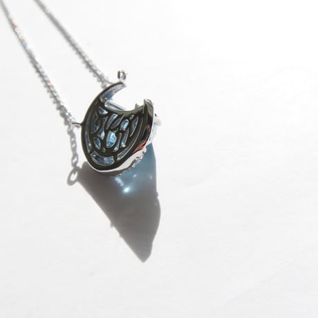 ロンドンブルートパーズ 10×7mm 月型 甲州貴石切子 necklace
