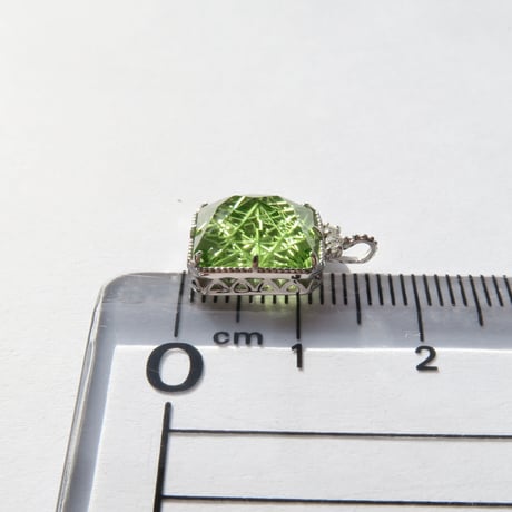 ペリドット 10×8mmオクタゴン 甲州貴石切子 charm