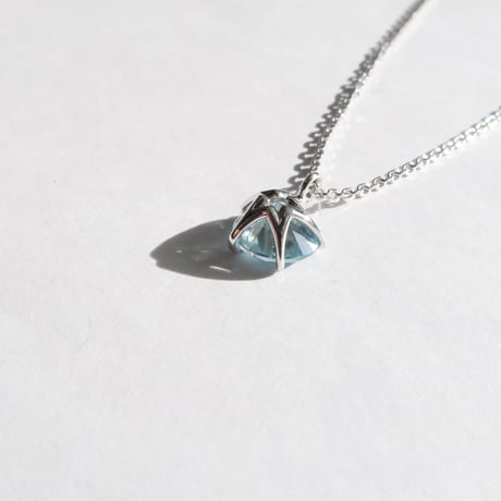 ブルージルコン 6mm さくらインカット necklace