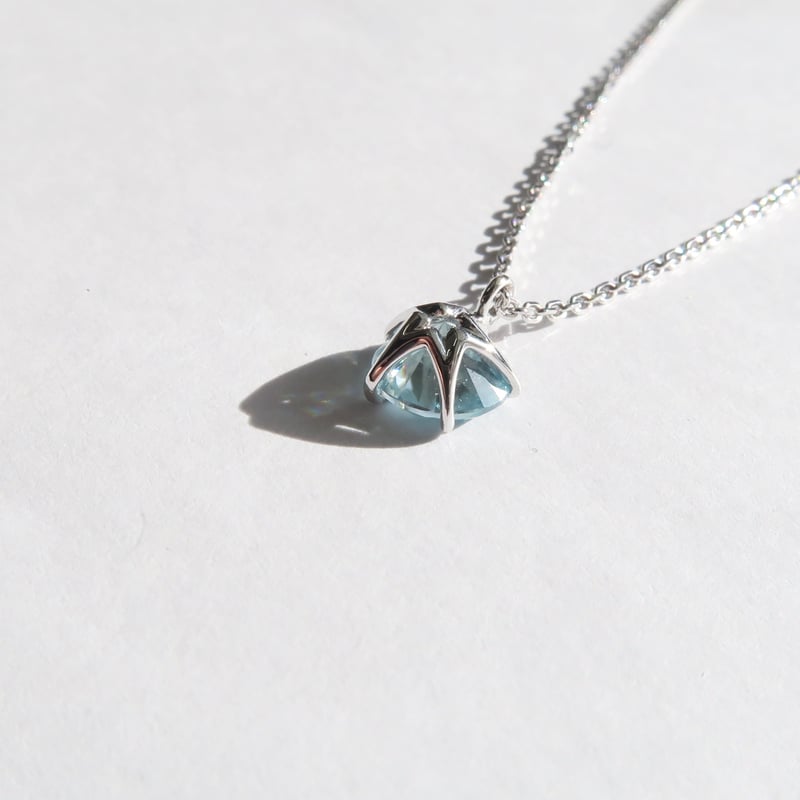 ブルージルコン 6mm さくらインカット necklace | FREESIA