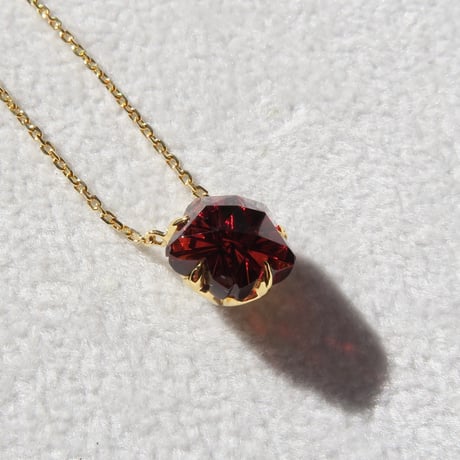 【necklace】　ガーネット 桜型 甲州貴石切子