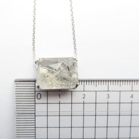 【necklace】　ルチル結晶入りホワイトガーデンクォーツ　かんなカット