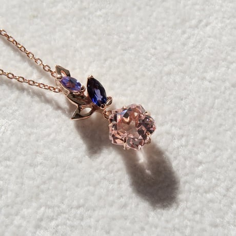 【necklace】　モルガナイト　7mm　さくらシェイプ