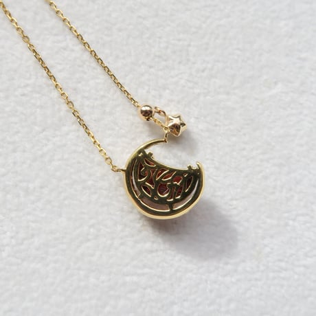 【necklace】　ガーネット 月型 甲州貴石切子