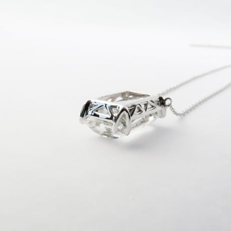 【necklace】　パイライトインクォーツ　かんなカット
