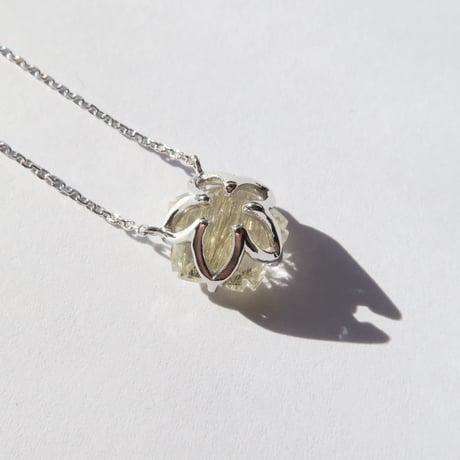ルチルクォーツ 10mm さくらシェイプカット necklace