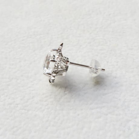 【pierced】　白水晶　6mm　ゆきんこカット　片耳
