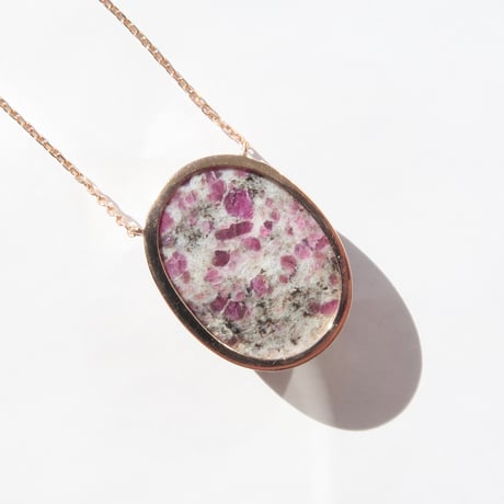 【necklace】 ルビーイングラナイト：シミズ貴石 会長カット