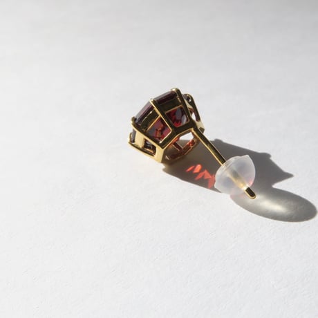 ガーネット 8mm アトリアカット pierce(片耳)