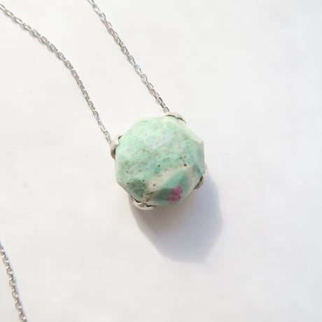 【necklace】　ルビーインフックサイト：シミズ貴石 かんなカット