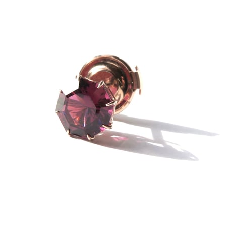 【Lapel pin】　ロードライトガーネット 8mm アトリアカット