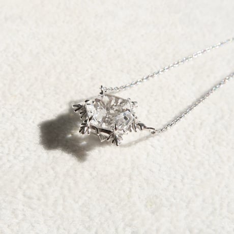 【necklace】　カルサイトインクォーツ 8mm ゆきんこカット