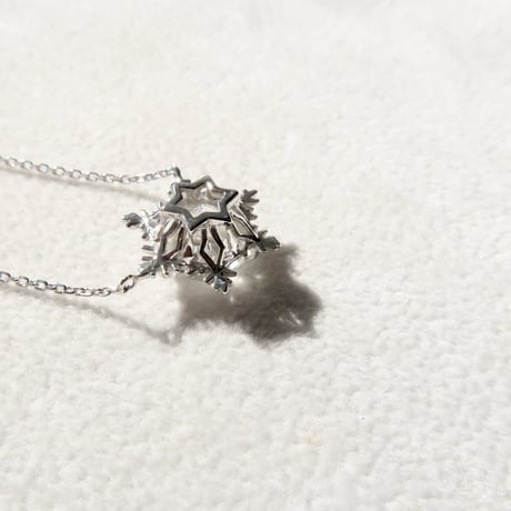 【necklace】　カルサイトインクォーツ 8mm ゆきんこカット
