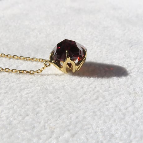 【necklace】　ガーネット 桜型 甲州貴石切子