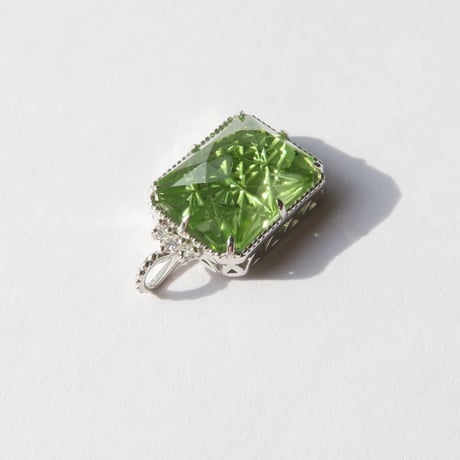 ペリドット 10×8mmオクタゴン 甲州貴石切子 charm