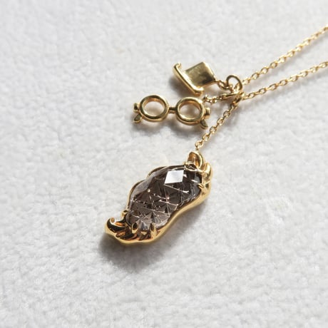 【necklace】　スモーキークォーツ　ヒゲ型　甲州貴石切子.