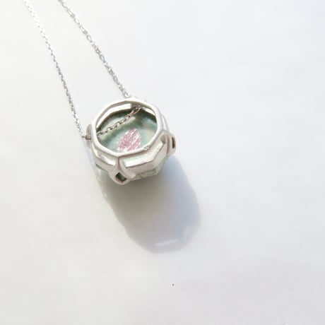 【necklace】　ルビーインフックサイト：シミズ貴石 かんなカット