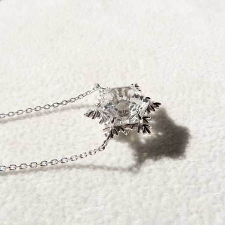 【necklace】　カルサイトインクォーツ 8mm ゆきんこカット