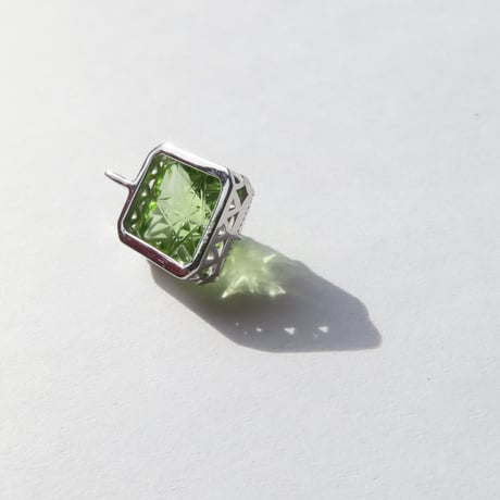ペリドット 10×8mmオクタゴン 甲州貴石切子 charm
