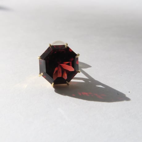 ガーネット 8mm アトリアカット pierce(片耳)