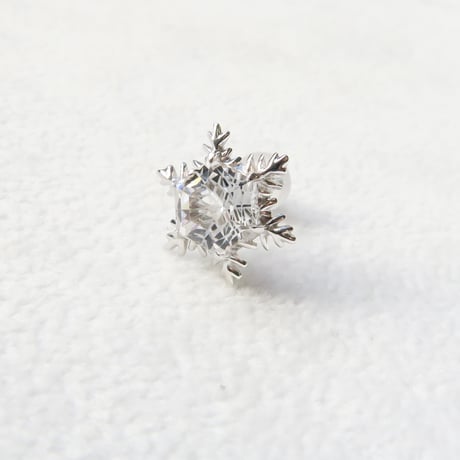 【pierced】　白水晶　6mm　ゆきんこカット　片耳