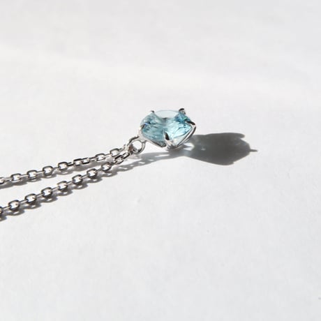 ブルージルコン 6mm さくらインカット necklace