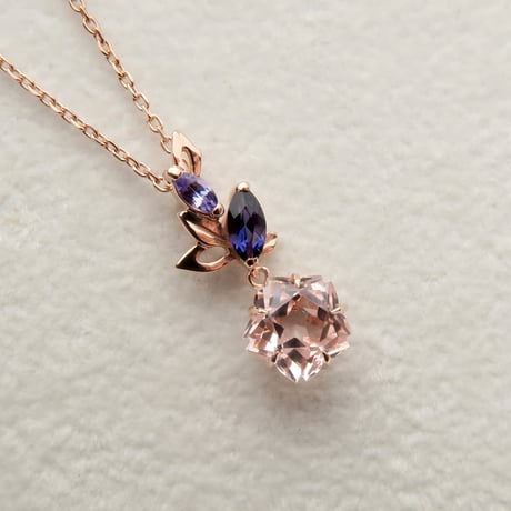 【necklace】　モルガナイト　7mm　さくらシェイプ