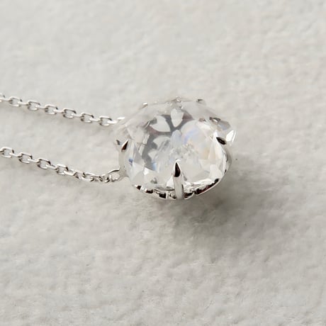 【necklace】　白水晶　10mm　ぺたんこさくらシェイプ