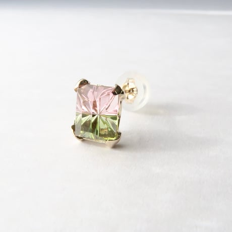 【 pierced】　バイカラートルマリン 6.9×6mm オクタゴン 甲州貴石切子(片耳)