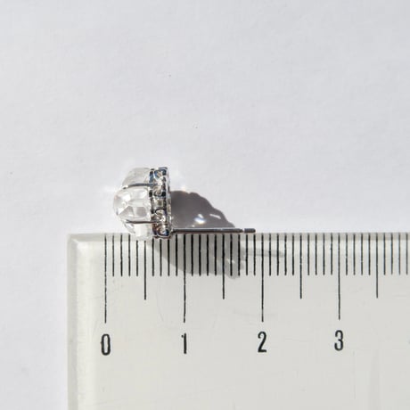 【pierced】　白水晶 8.5mm 桜型 甲州貴石切子(片耳)