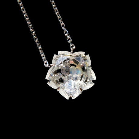 【necklace】　白水晶　10mm　ぺたんこさくらシェイプ