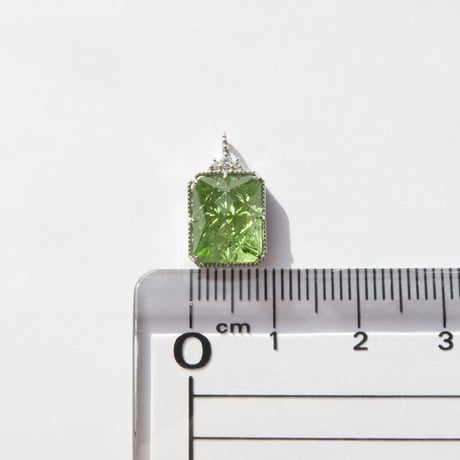 ペリドット 10×8mmオクタゴン 甲州貴石切子 charm