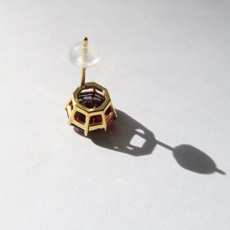 ガーネット 8mm アトリアカット pierce(片耳)