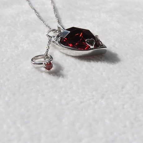 【necklace】　ガーネット リップ型 甲州貴石切子