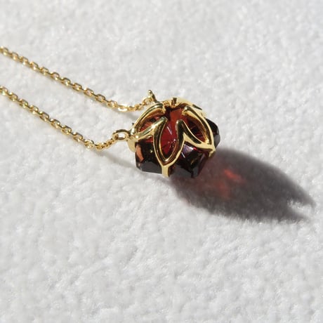【necklace】　ガーネット 桜型 甲州貴石切子
