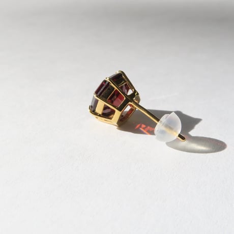 ガーネット 8mm アトリアカット pierce(片耳)