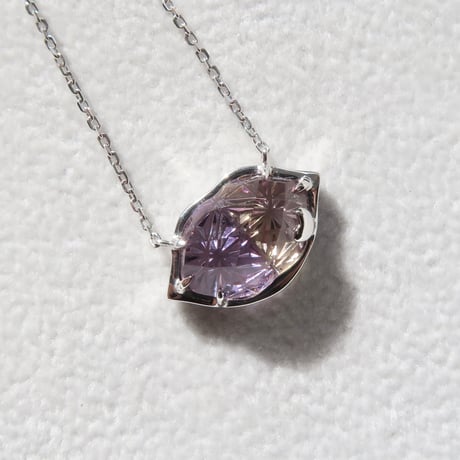 【necklace】　アメトリン　リップ型　甲州貴石切子