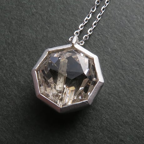 【necklace】　ルチル結晶入りクォーツ　かんなカット