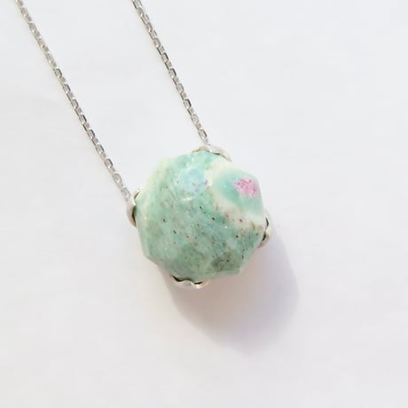 【necklace】　ルビーインフックサイト：シミズ貴石 かんなカット