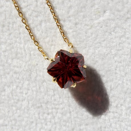 【necklace】　ガーネット 桜型 甲州貴石切子