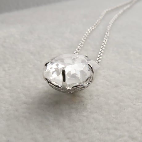 【necklace】　白水晶　10mm　ぺたんこさくらシェイプ