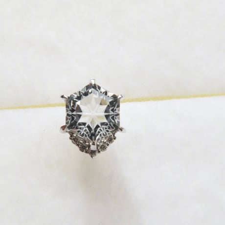 【pierced】　白水晶　6mm　ゆきんこカット　片耳
