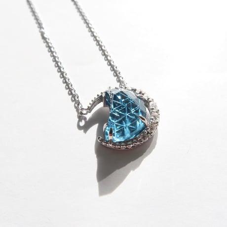 ロンドンブルートパーズ 10×7mm 月型 甲州貴石切子 necklace