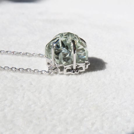 【necklace】　グリーンクォーツ 桜型 甲州貴石切子